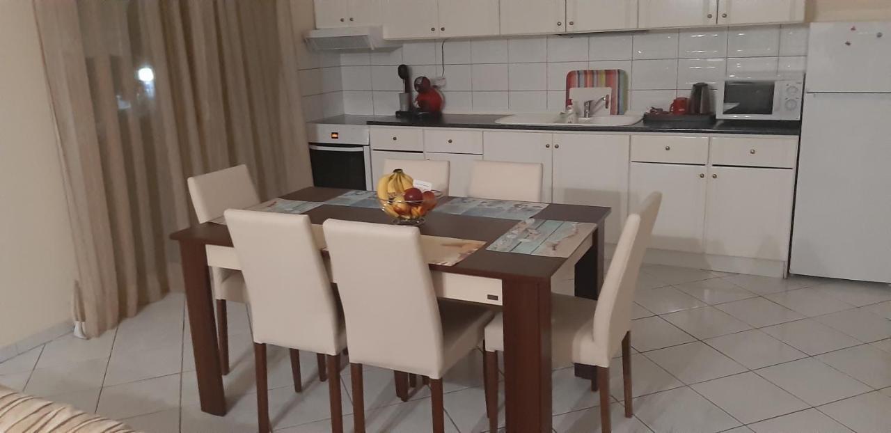 Stathoris Deluxe Apartment Néa Péramos Exteriör bild